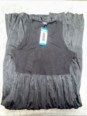 Women’s Dkny Black Maxi Dress with Pleated Skirt Large